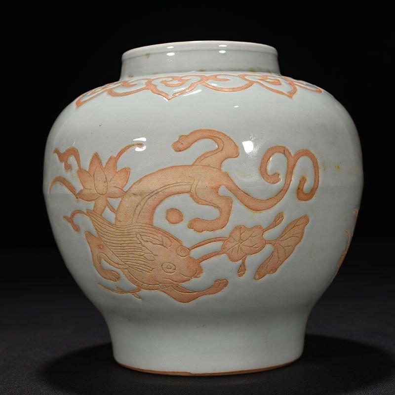 Ming Dynasty Jiajing Wan Fuyou jar with chilong pattern engraved on it