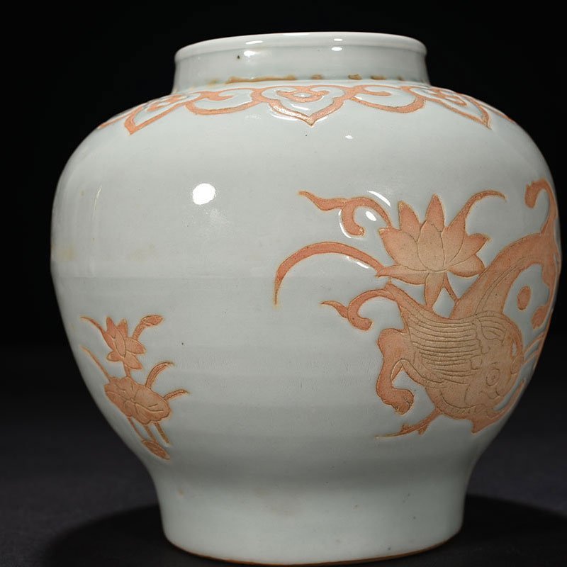 Ming Dynasty Jiajing Wan Fuyou jar with chilong pattern engraved on it
