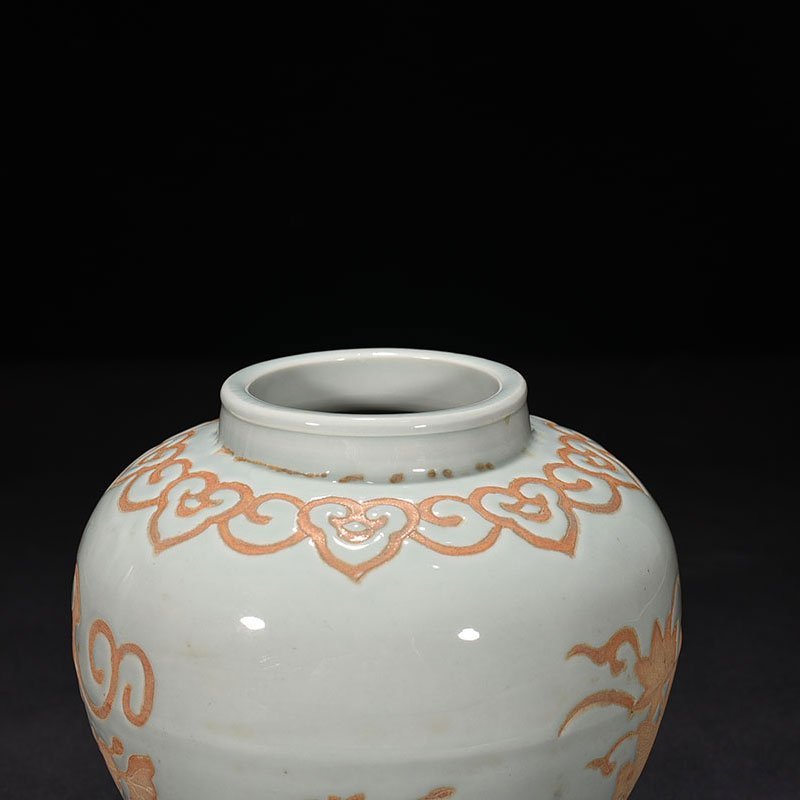Ming Dynasty Jiajing Wan Fuyou jar with chilong pattern engraved on it