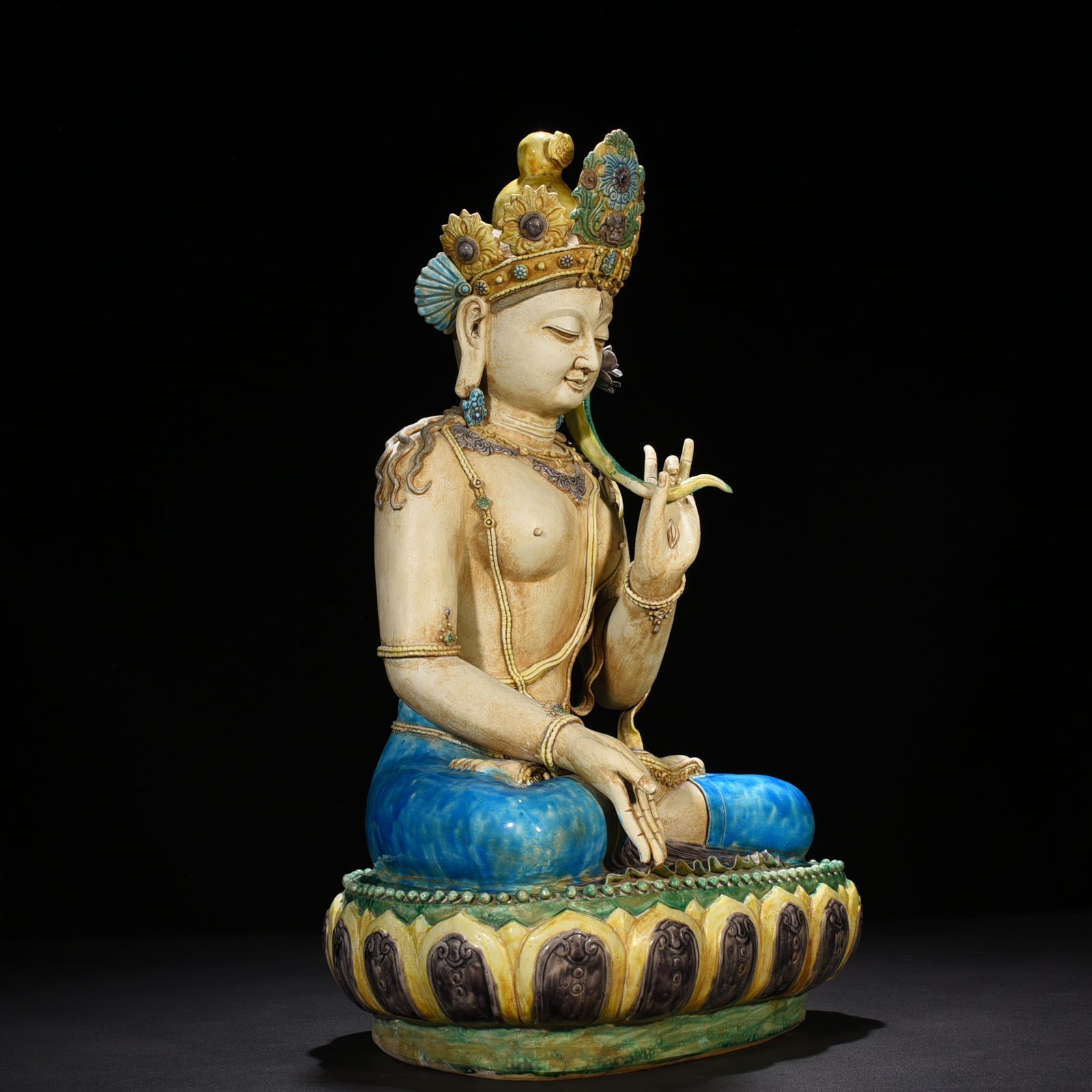 Ming Dynasty Jiajing Su three-color Guanyin Buddha statue