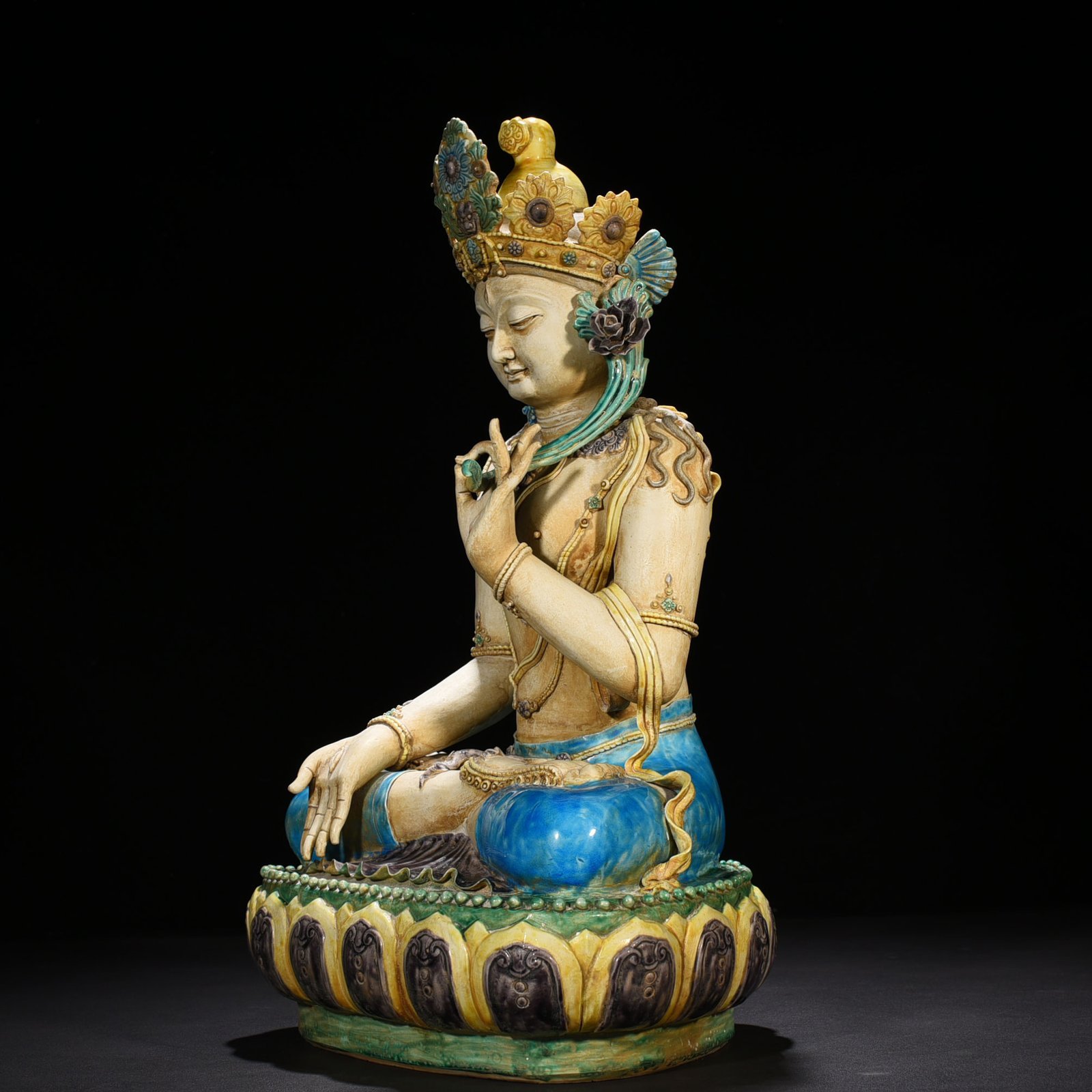 Ming Dynasty Jiajing Su three-color Guanyin Buddha statue