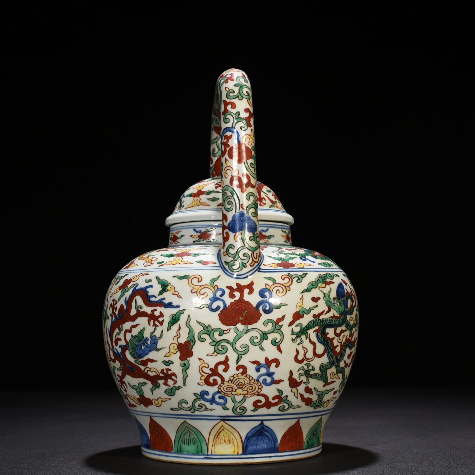 Ming Dynasty Jiajing blue and white multicolored dragon pattern teapot