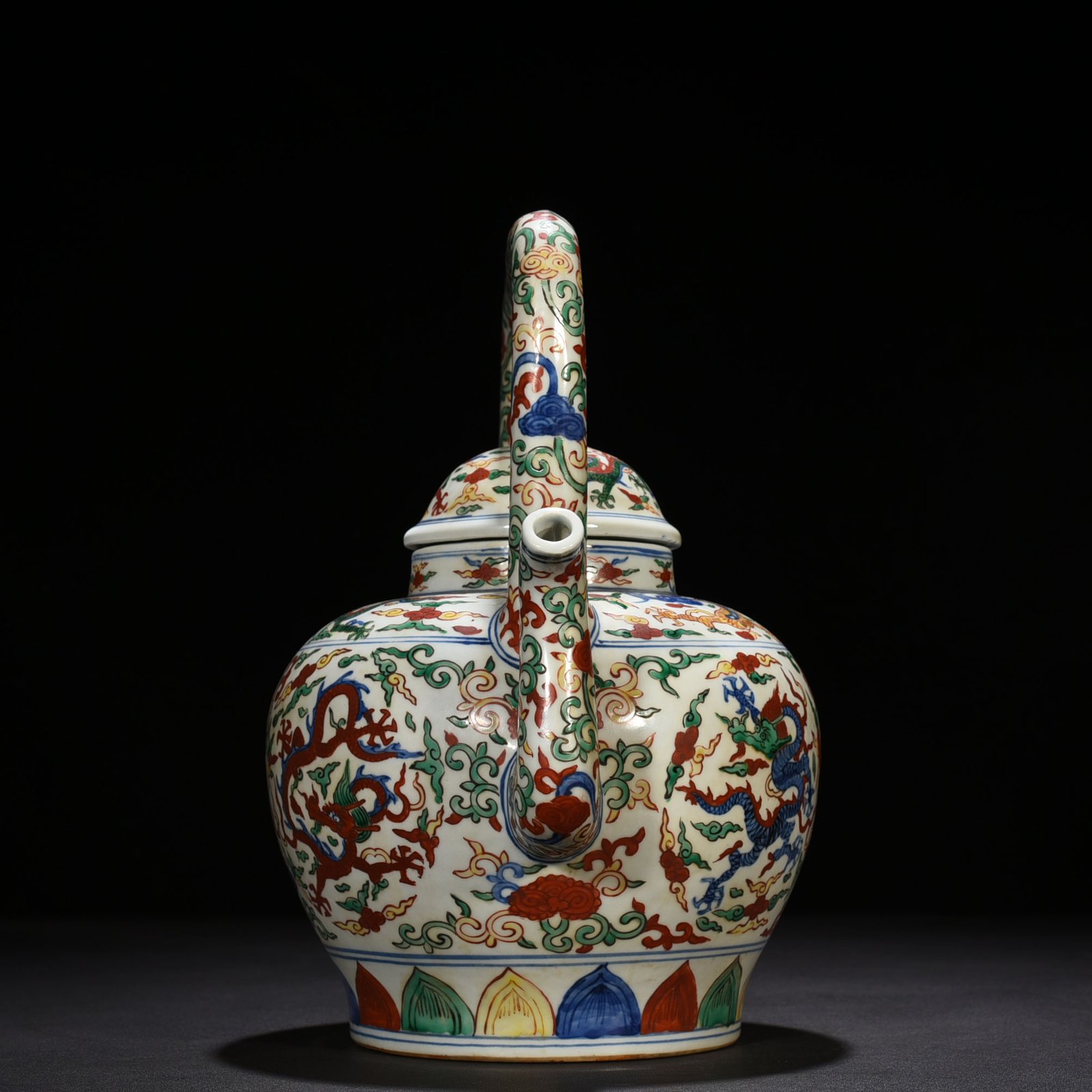 Ming Dynasty Jiajing blue and white multicolored dragon pattern teapot