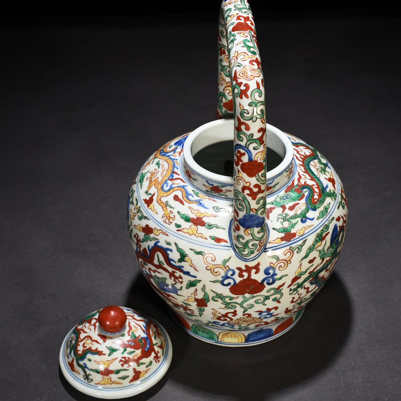 Ming Dynasty Jiajing blue and white multicolored dragon pattern teapot