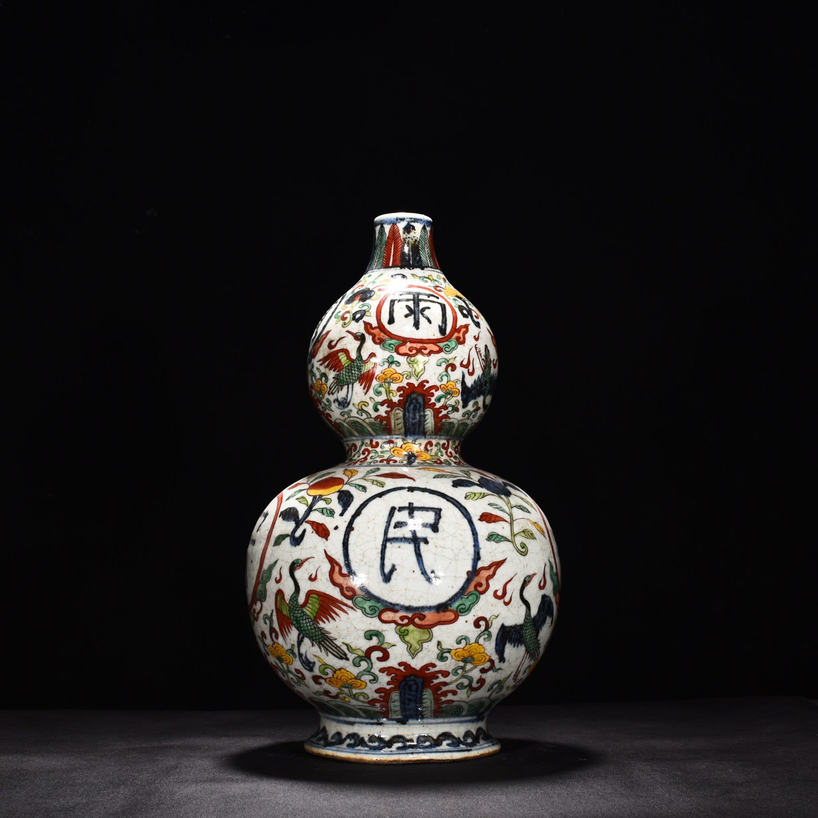 Ming Dynasty Jiajing blue and white colorful Guotai Min’an gourd vase