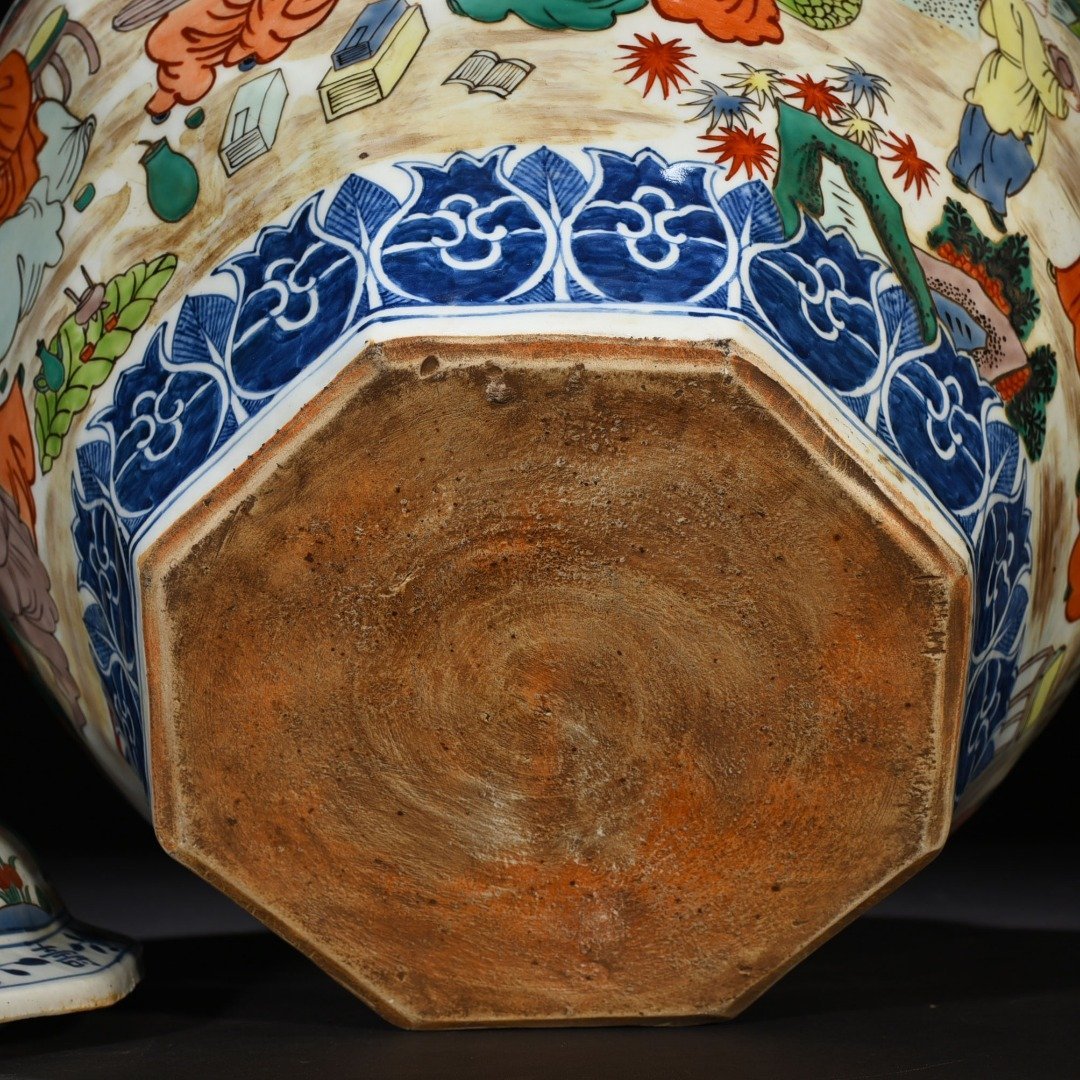 Ming Dynasty Jiajing blue and white multicolored Taoist figure pattern Bafang General jar