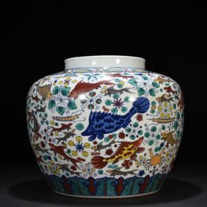 Ming Dynasty Jiajing blue and white colorful fish and algae pattern jar