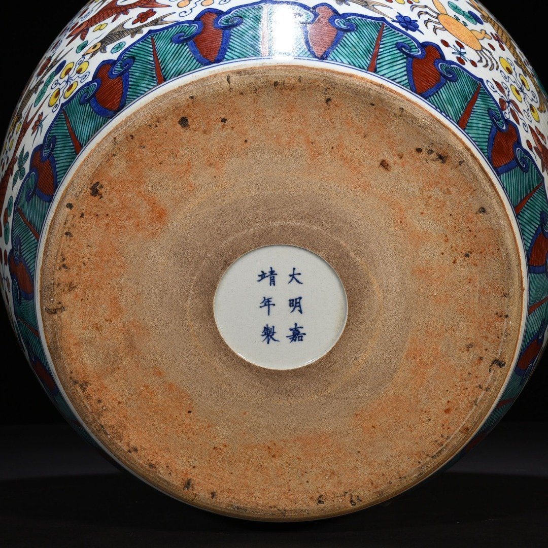 Ming Dynasty Jiajing blue and white colorful fish and algae pattern jar