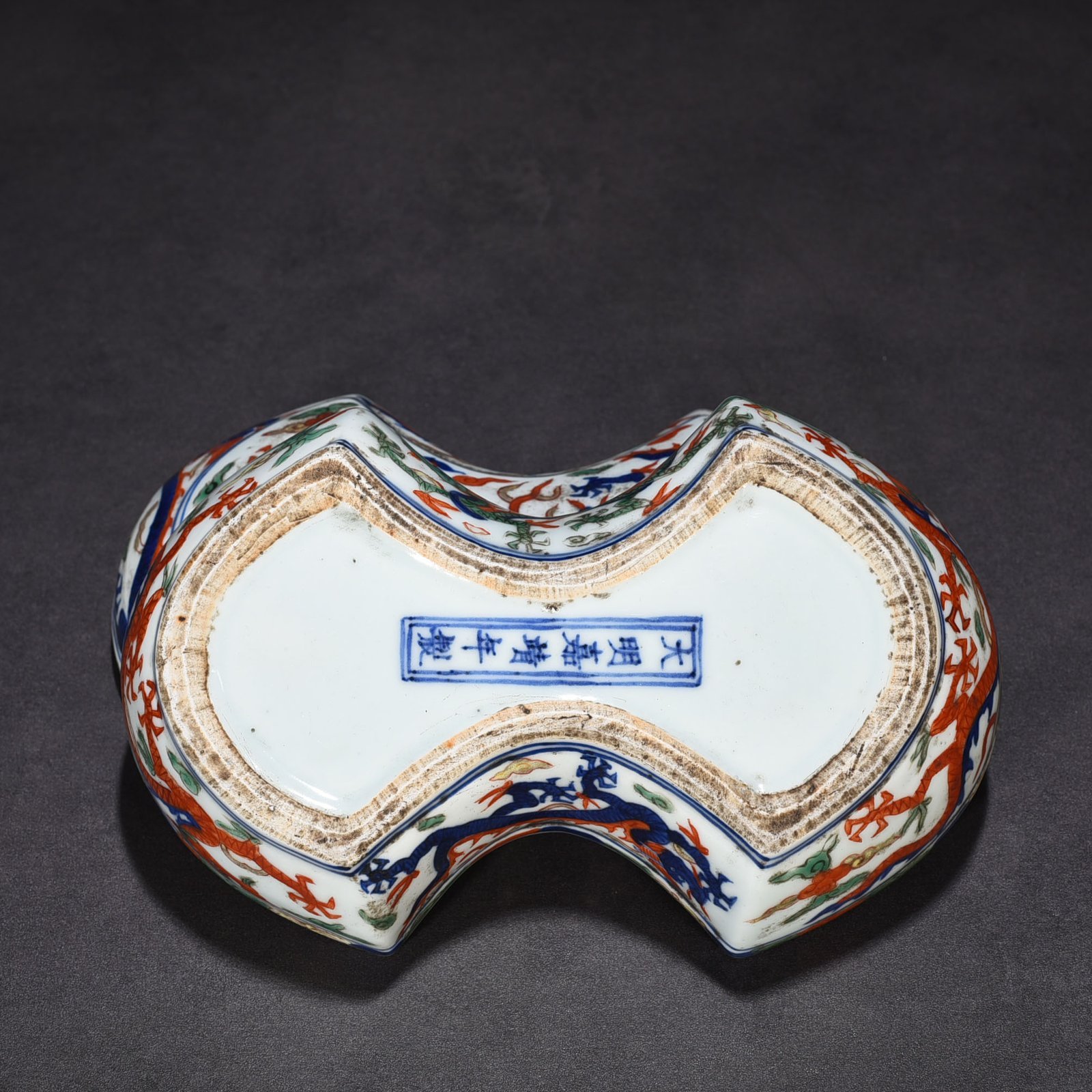 Ming Dynasty Jiajing blue and white multicolored dragon pattern treasure box