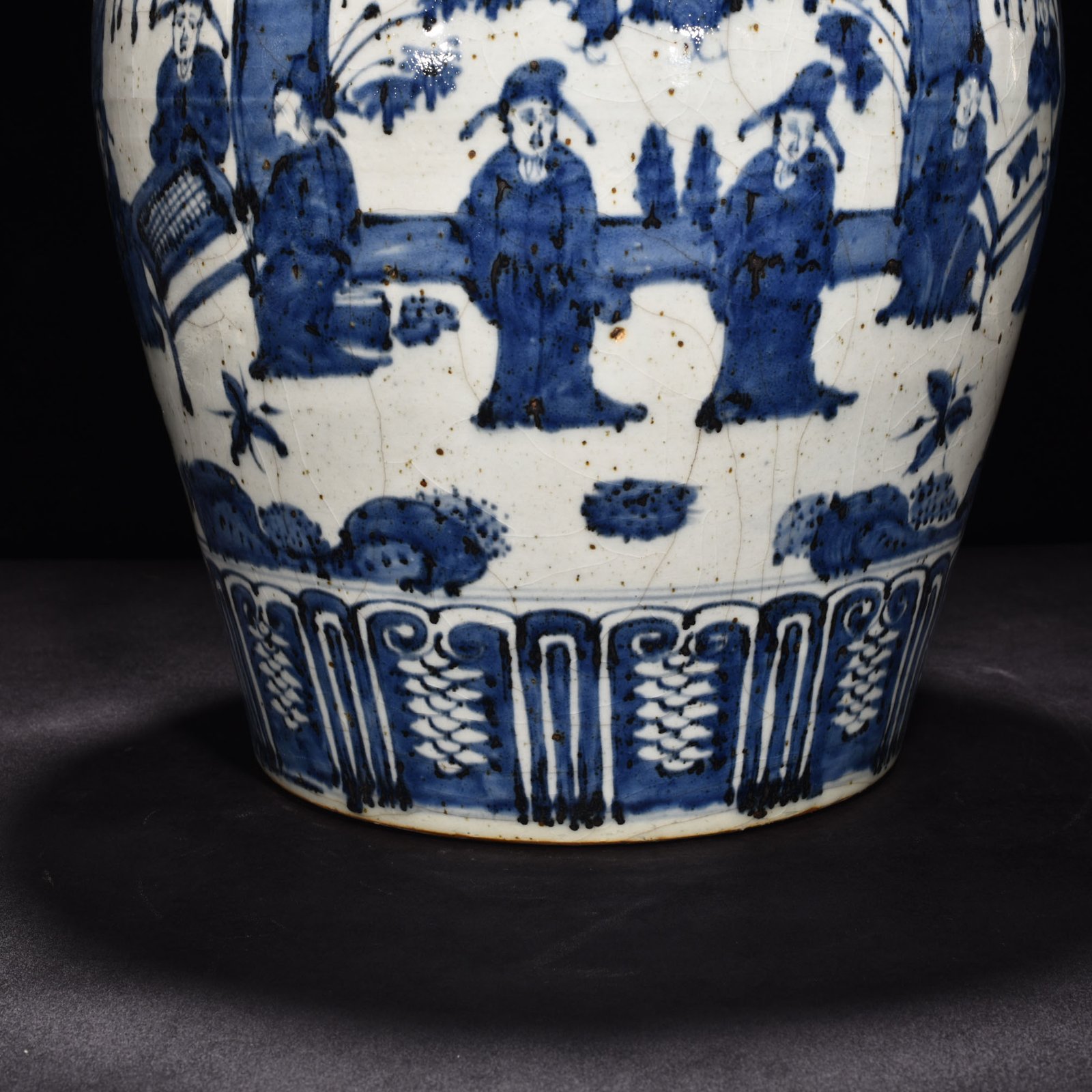 Ming Dynasty Jiajing blue and white figure pattern jar