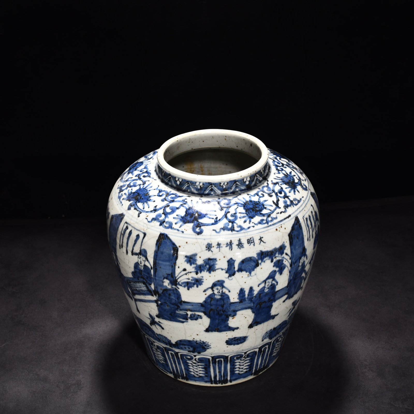 Ming Dynasty Jiajing blue and white figure pattern jar