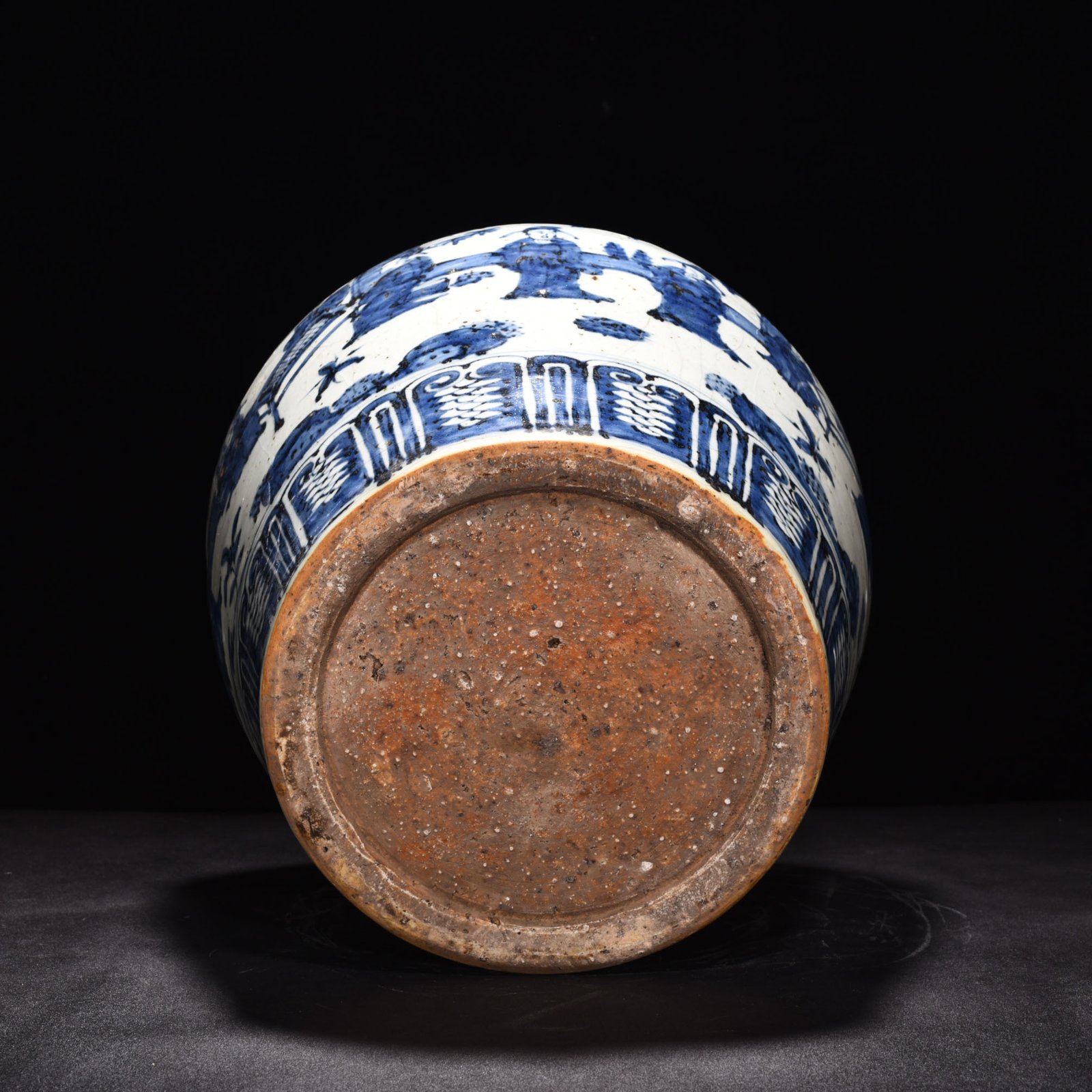 Ming Dynasty Jiajing blue and white figure pattern jar