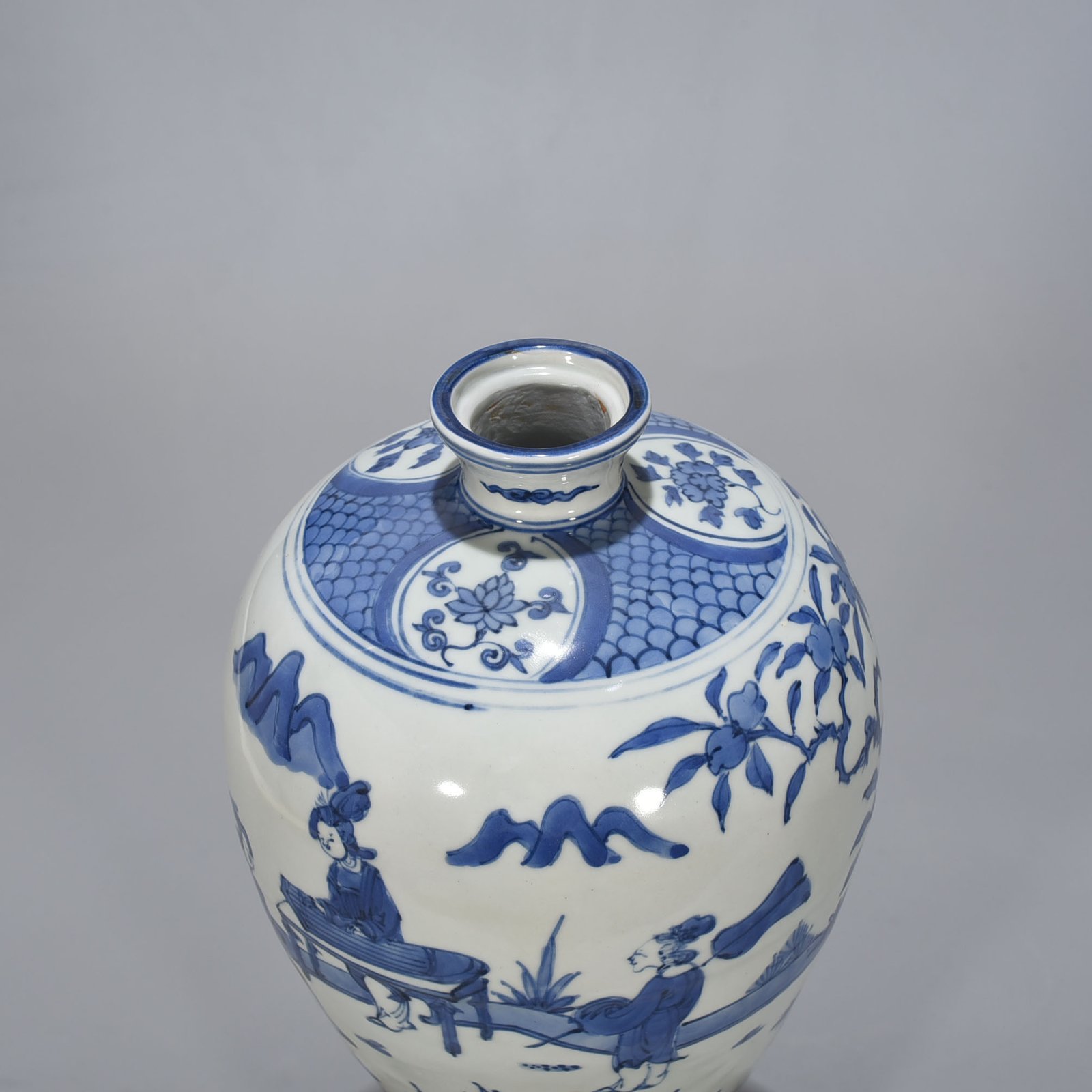 Ming Dynasty Jiajing blue and white lady vase with figure pattern