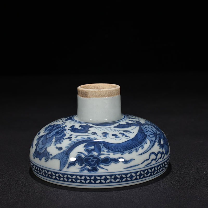 Ming Dynasty Jiajing blue and white pterosaur pattern tall bowl