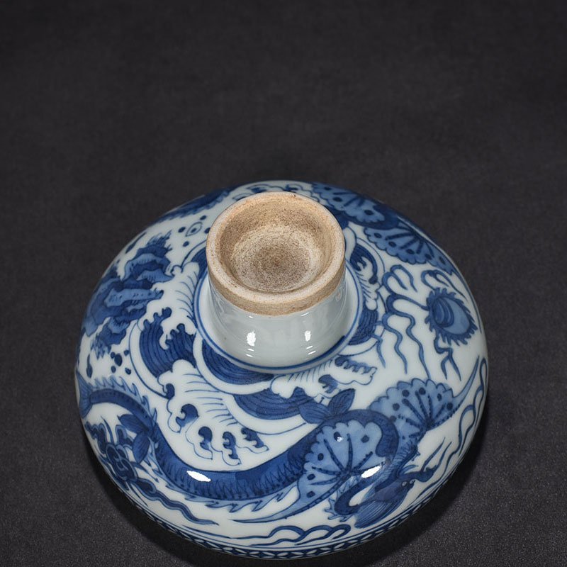 Ming Dynasty Jiajing blue and white pterosaur pattern tall bowl