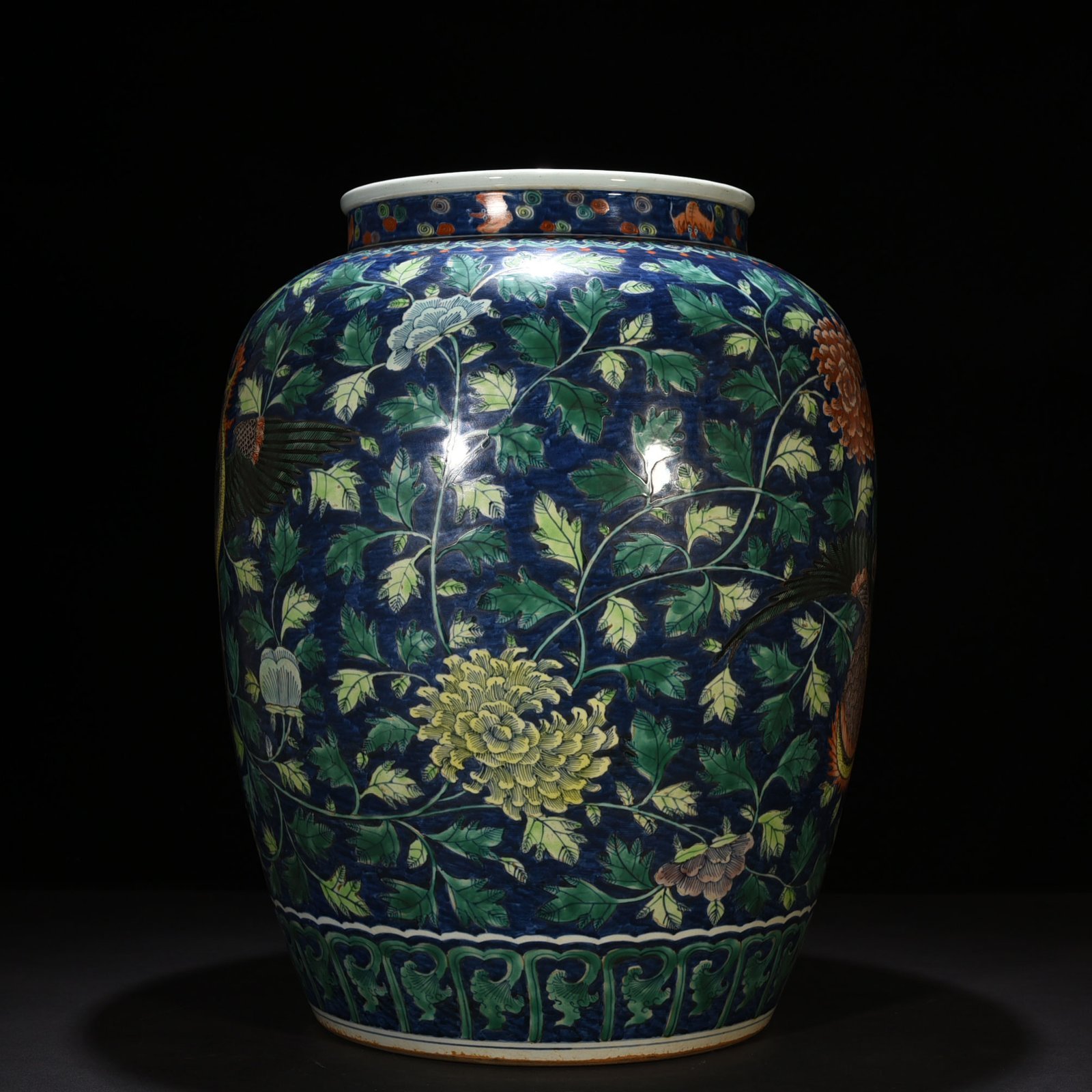 Ming Dynasty Jiajing blue and white blue ground colorful phoenix peony pattern large jar