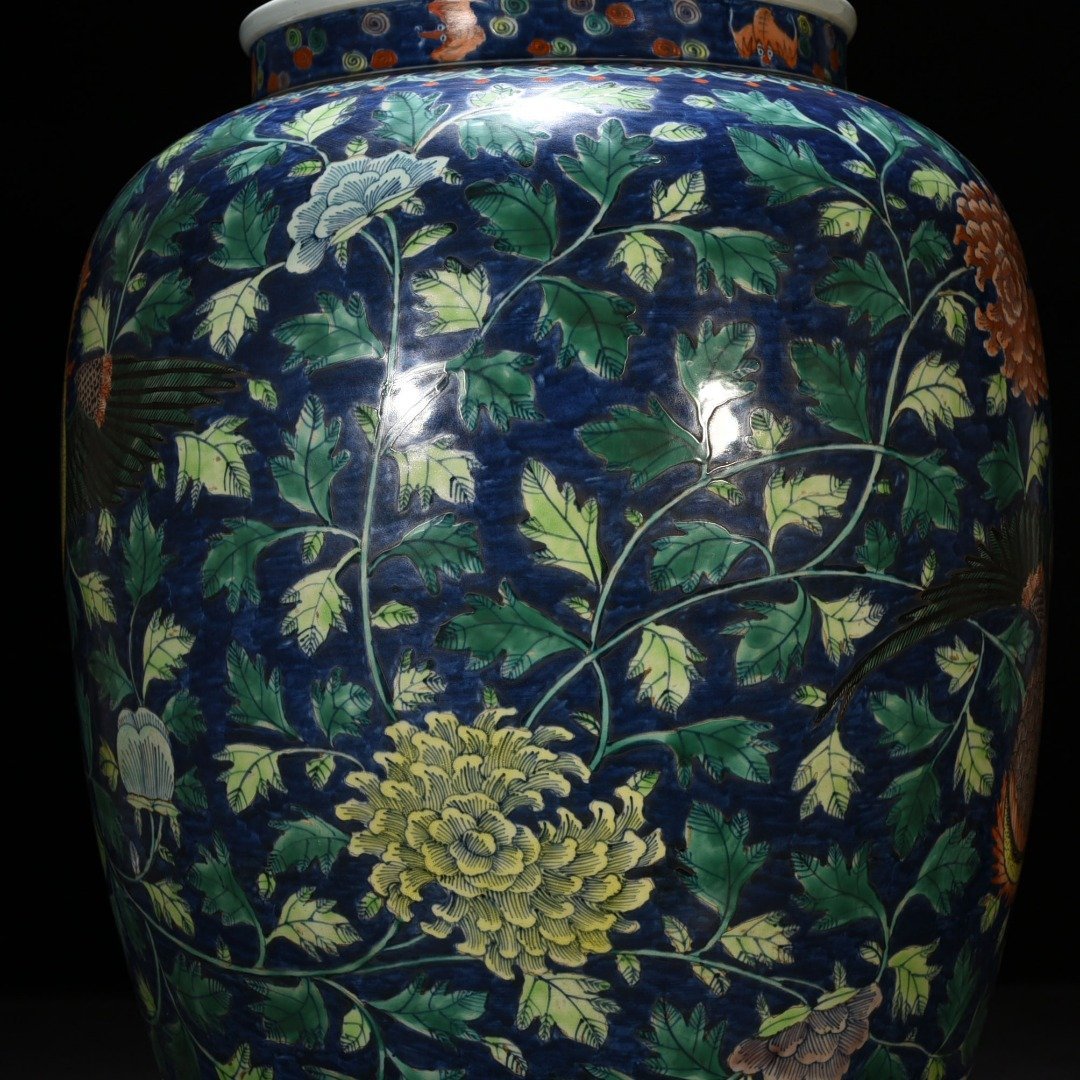 Ming Dynasty Jiajing blue and white blue ground colorful phoenix peony pattern large jar
