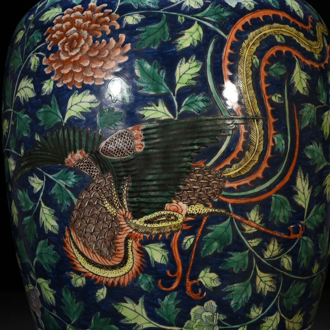 Ming Dynasty Jiajing blue and white blue ground colorful phoenix peony pattern large jar