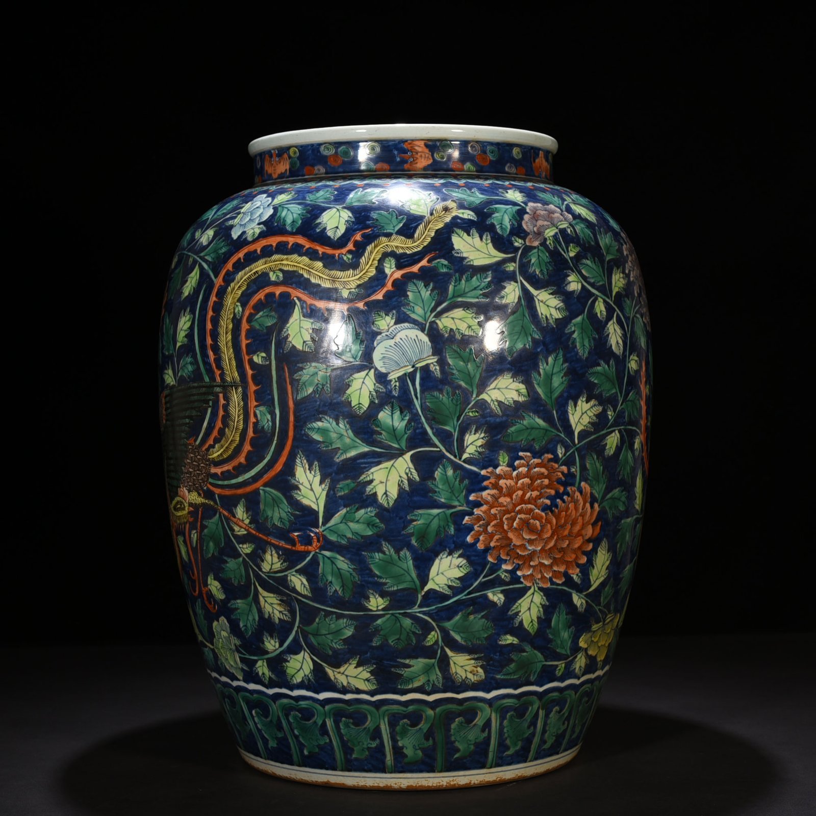 Ming Dynasty Jiajing blue and white blue ground colorful phoenix peony pattern large jar