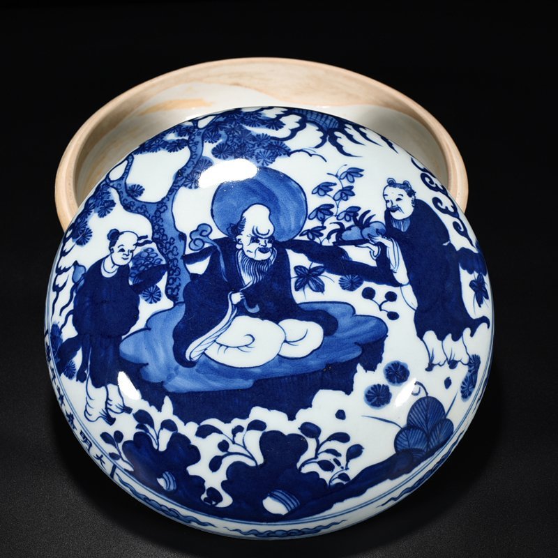 Ming Dynasty Jiajing blue and white birthday fruit box