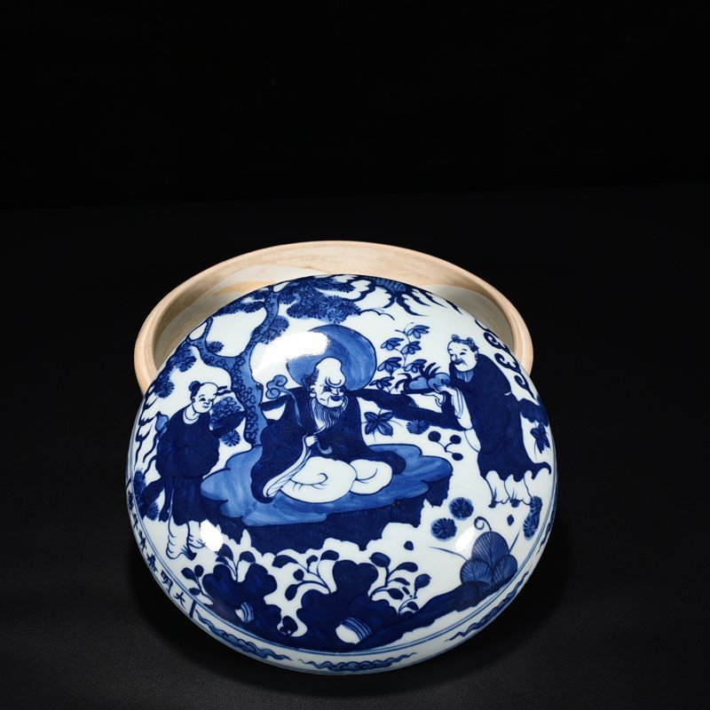 Ming Dynasty Jiajing blue and white birthday fruit box