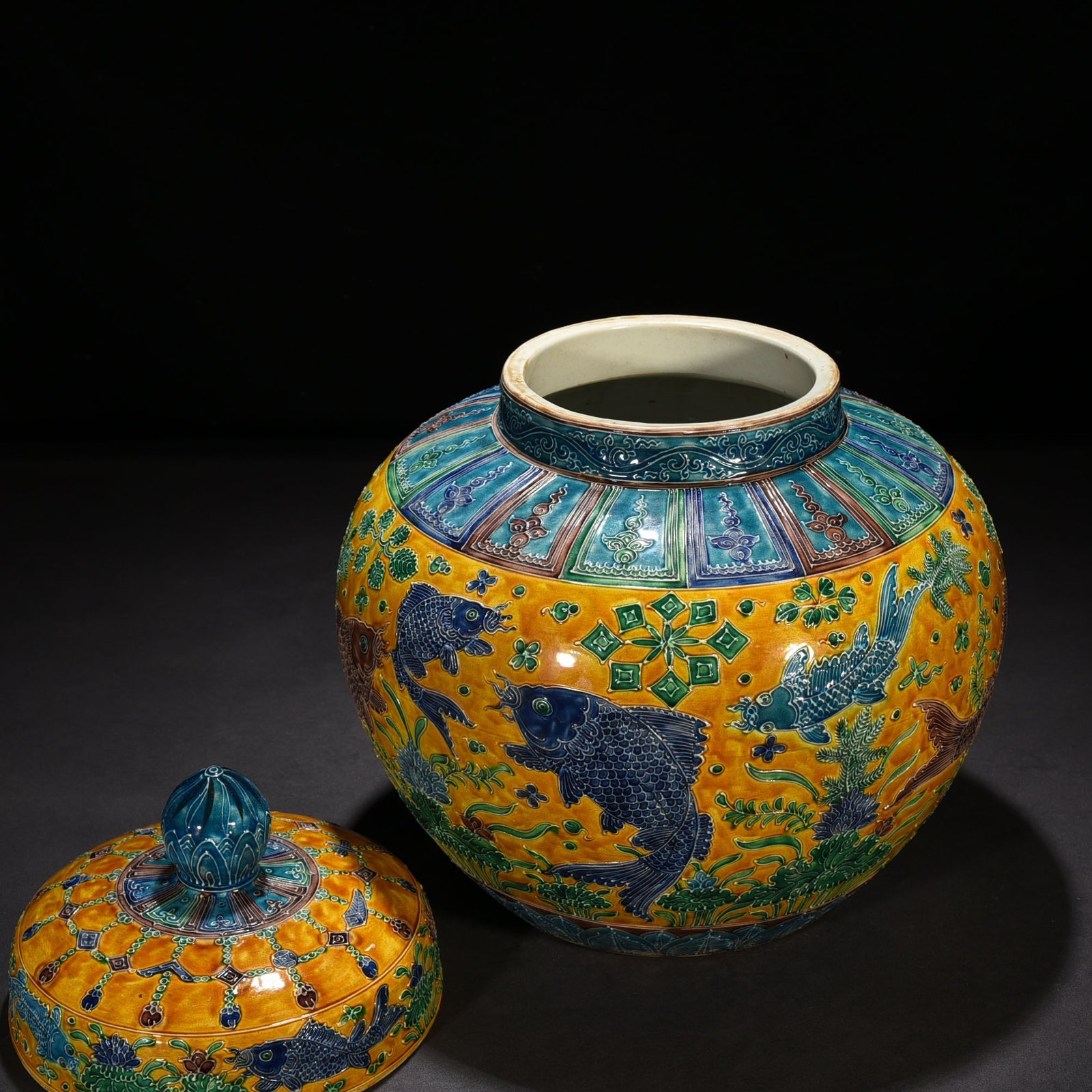 Ming Dynasty Jiajing yellow ground inscription enamel fish and algae pattern lid jar