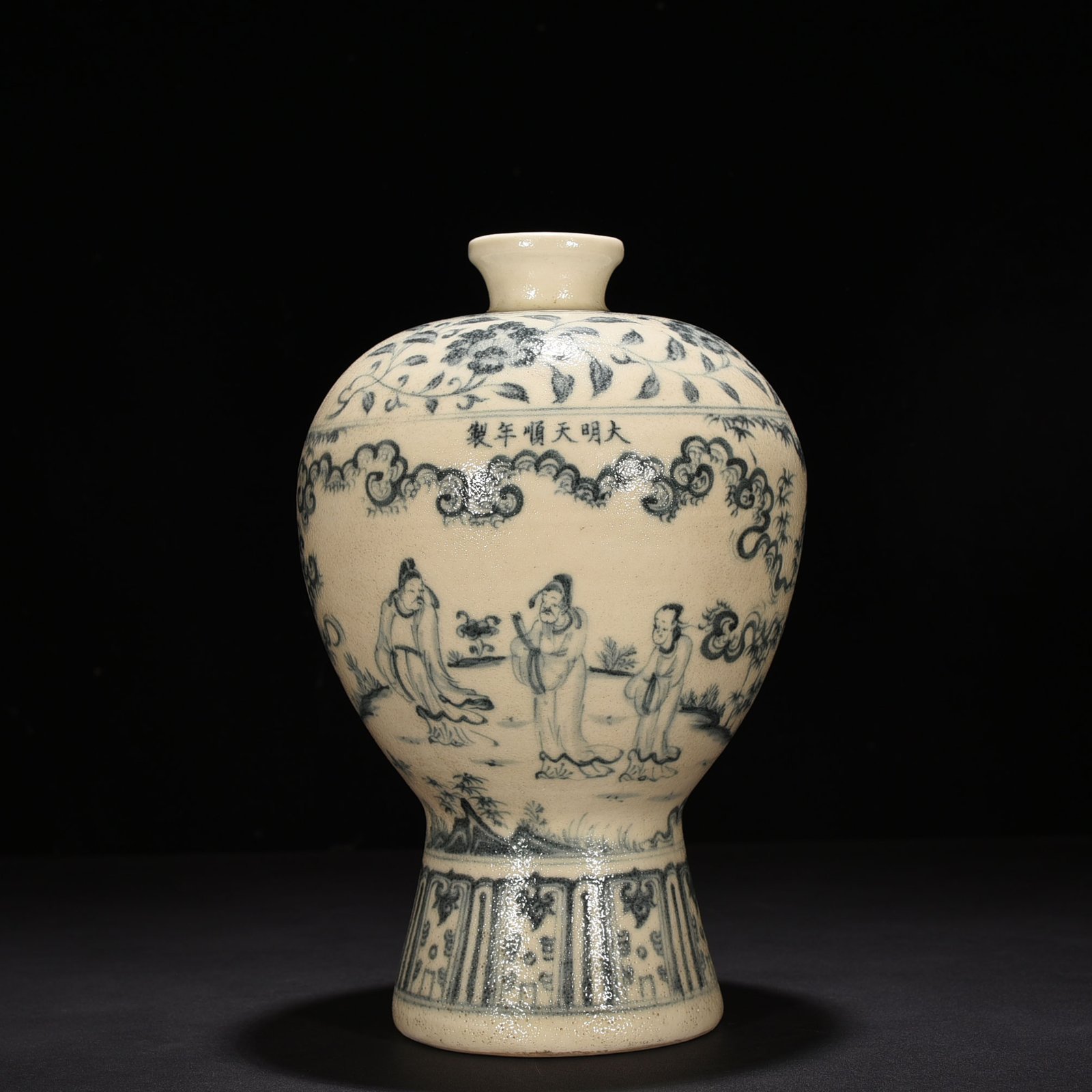 Ming Dynasty blue and white character story pattern waist plum vase