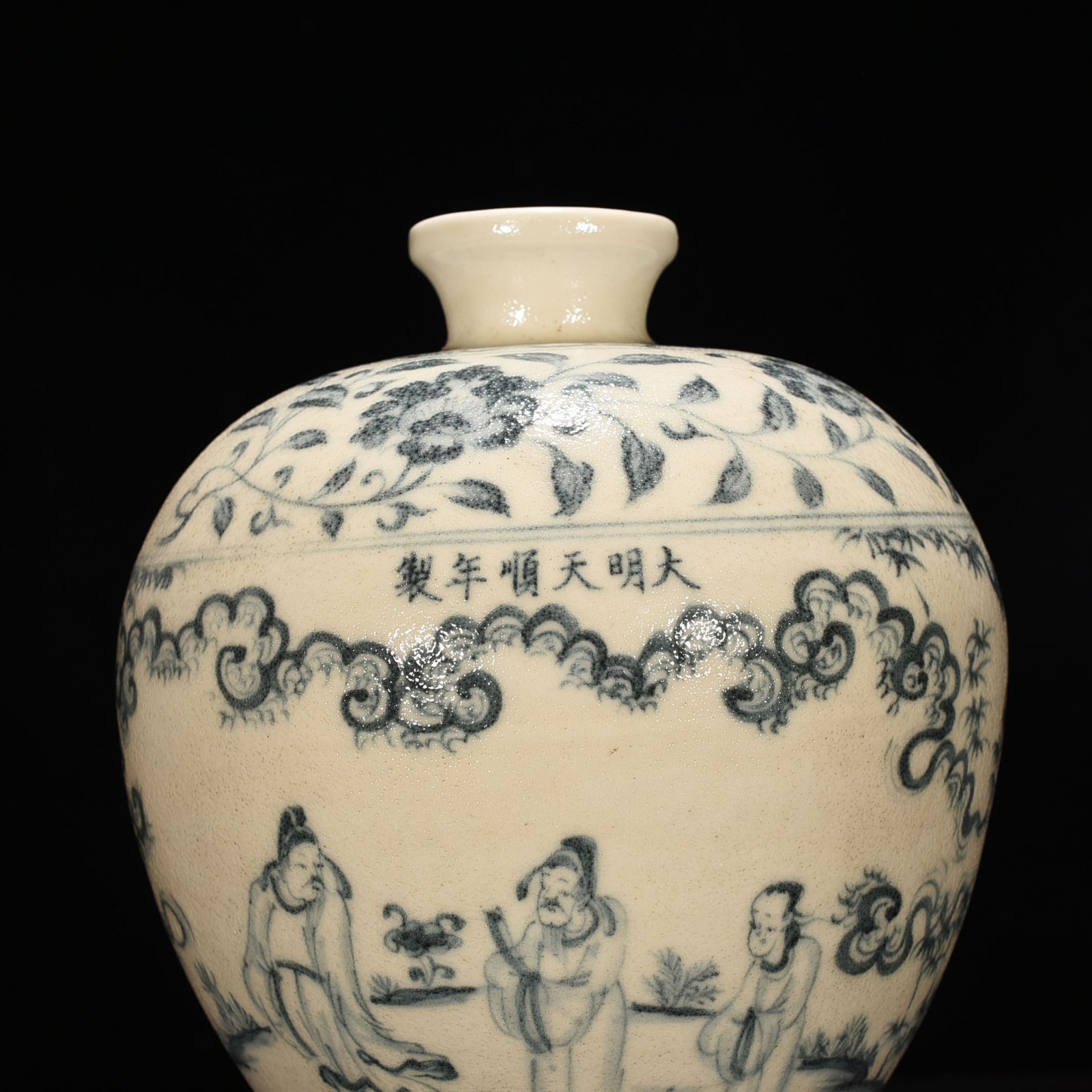 Ming Dynasty blue and white character story pattern waist plum vase