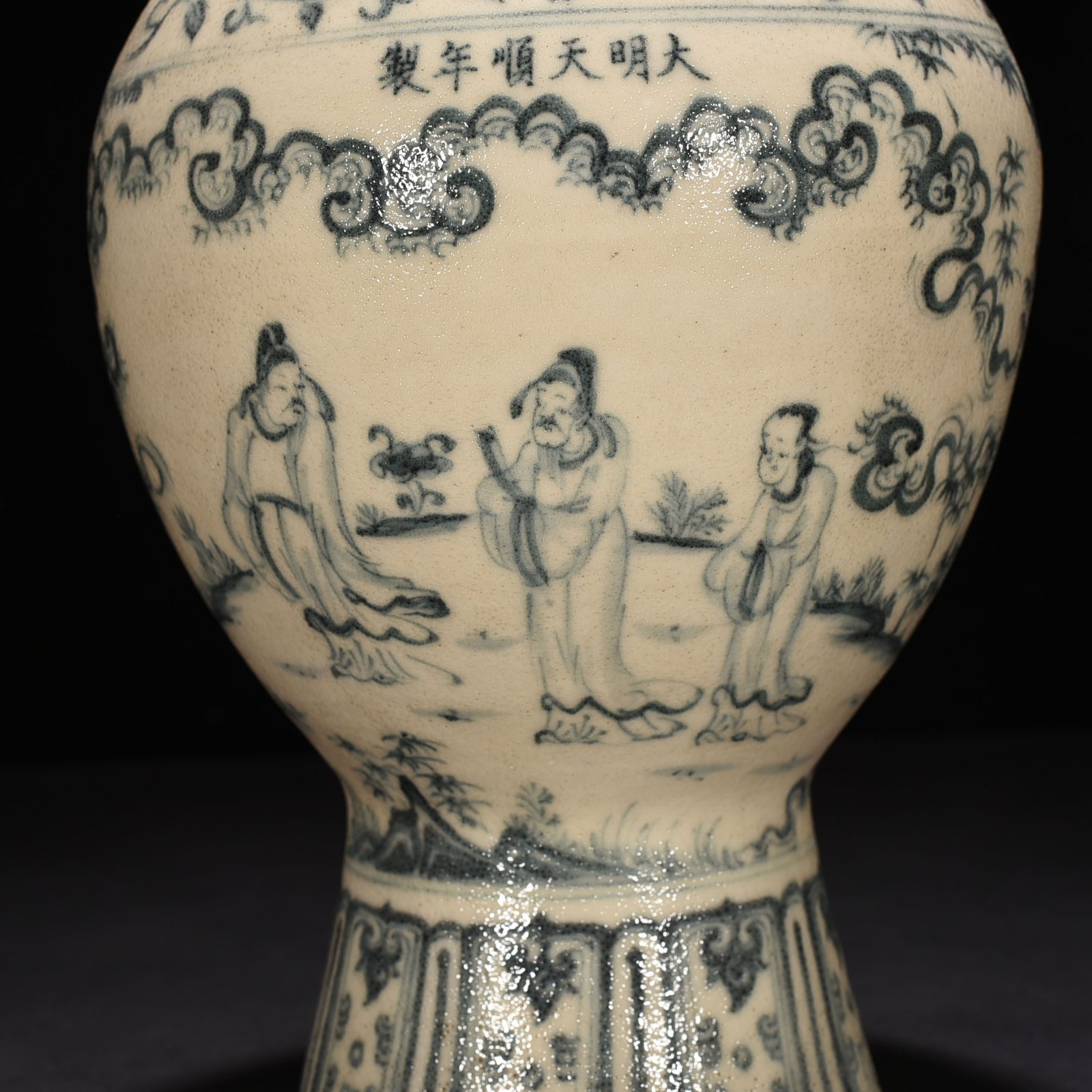 Ming Dynasty blue and white character story pattern waist plum vase