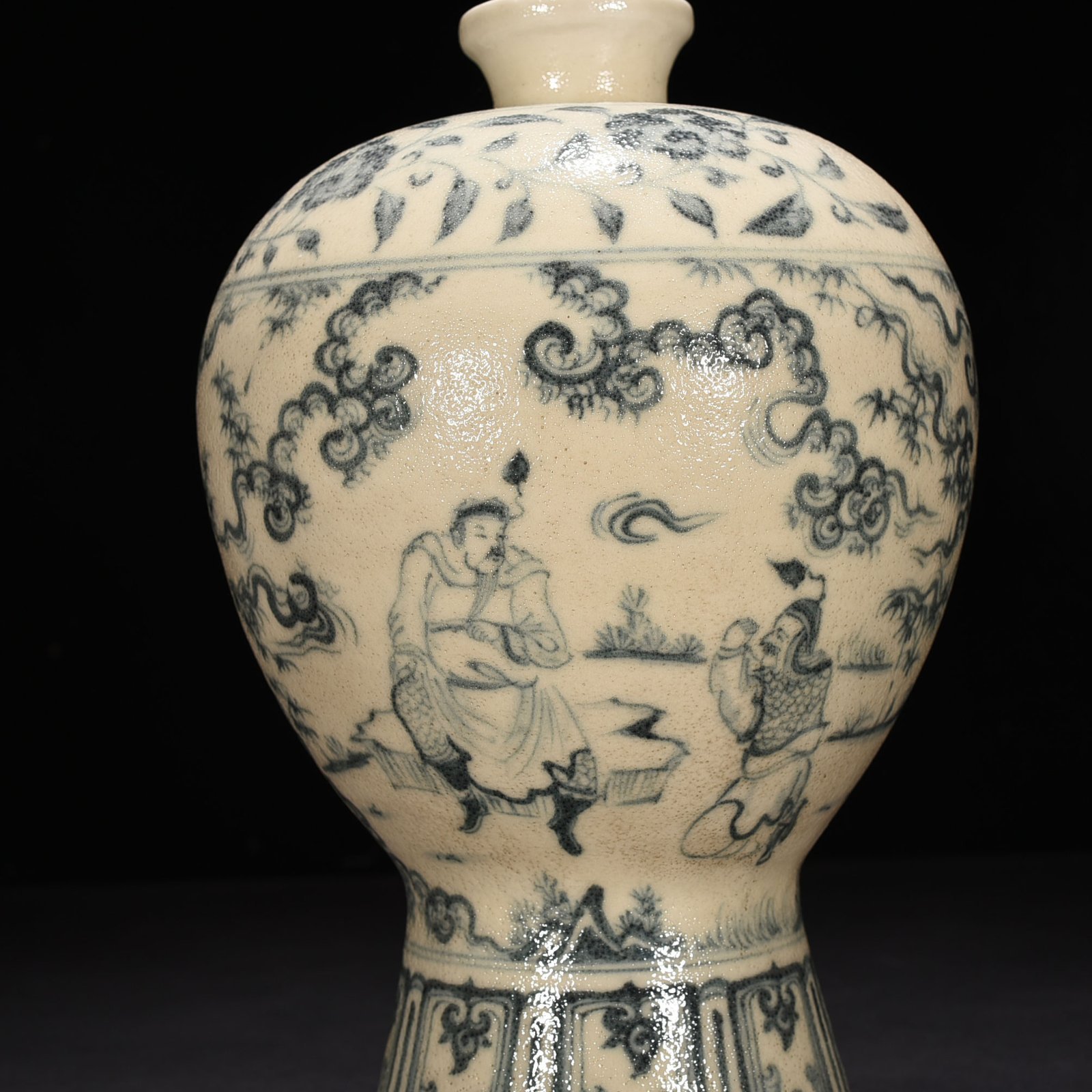 Ming Dynasty blue and white character story pattern waist plum vase