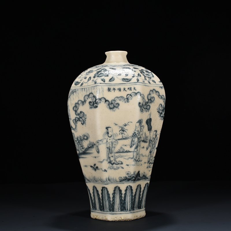 Ming Dynasty blue and white character pattern eight-way plum vase