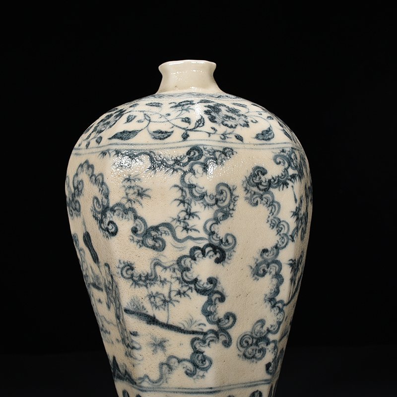 Ming Dynasty blue and white character pattern eight-way plum vase