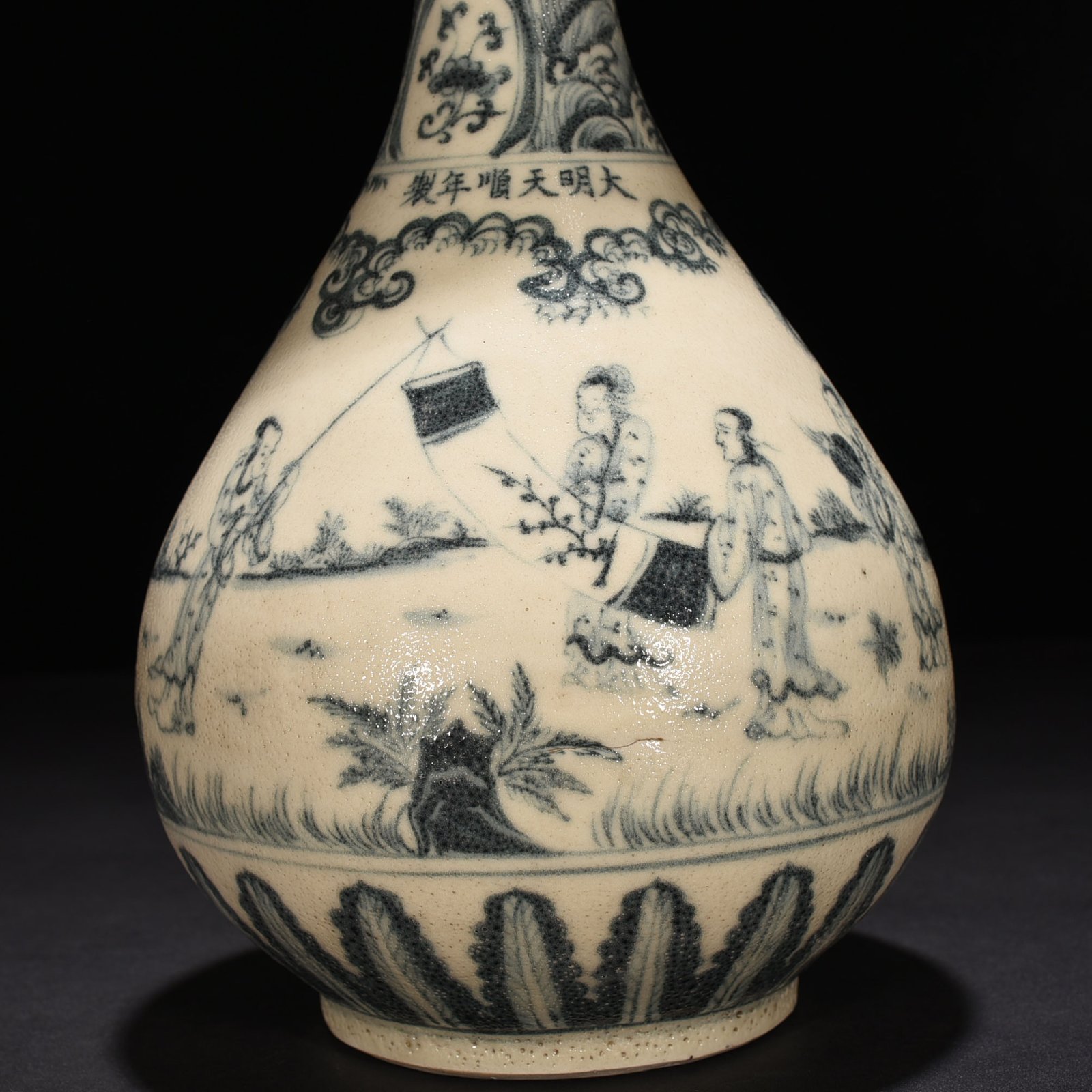 Ming Dynasty blue and white lady figure pattern jade pot spring vase