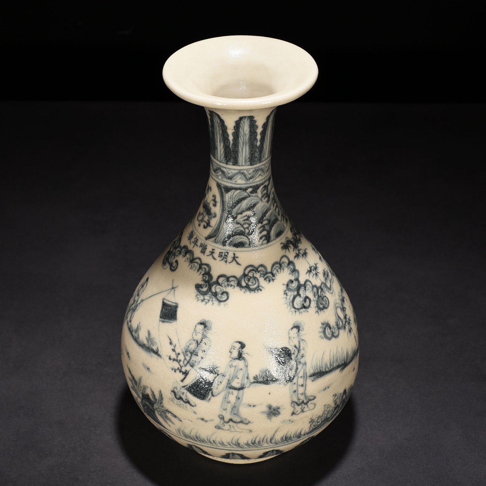 Ming Dynasty blue and white lady figure pattern jade pot spring vase