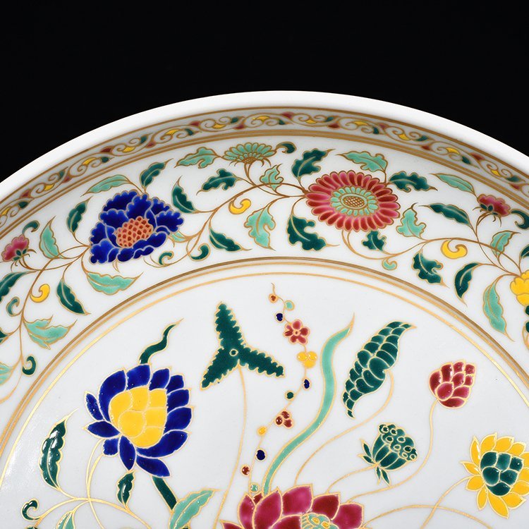 Ming Dynasty Xuande five-color gold-painted lotus pattern disc