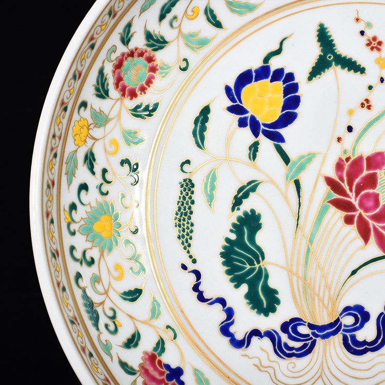 Ming Dynasty Xuande five-color gold-painted lotus pattern disc