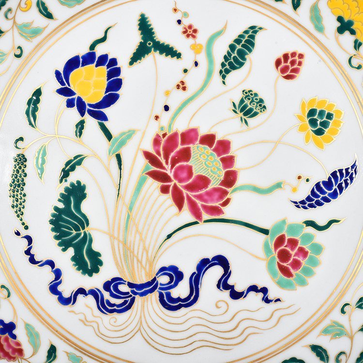 Ming Dynasty Xuande five-color gold-painted lotus pattern disc