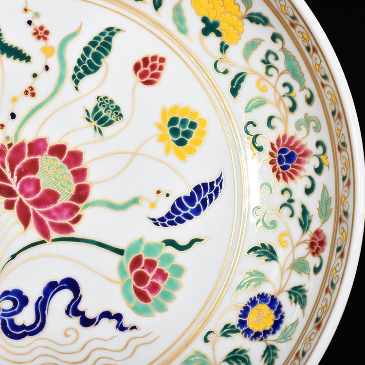 Ming Dynasty Xuande five-color gold-painted lotus pattern disc