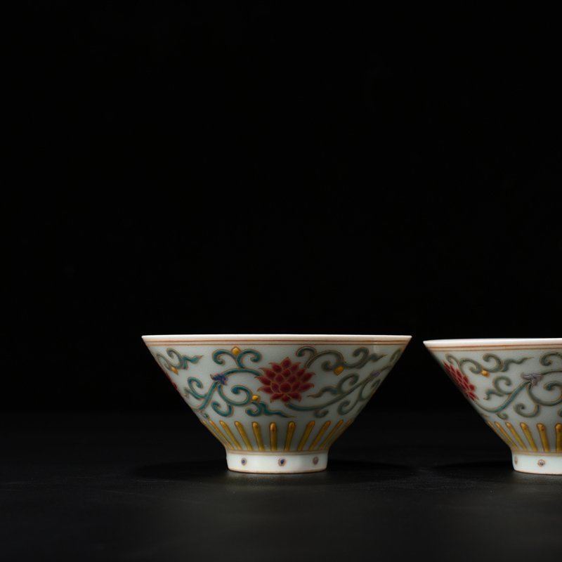Ming Dynasty Xuande multicolored gold-painted bamboo hat bowl with lotus pattern