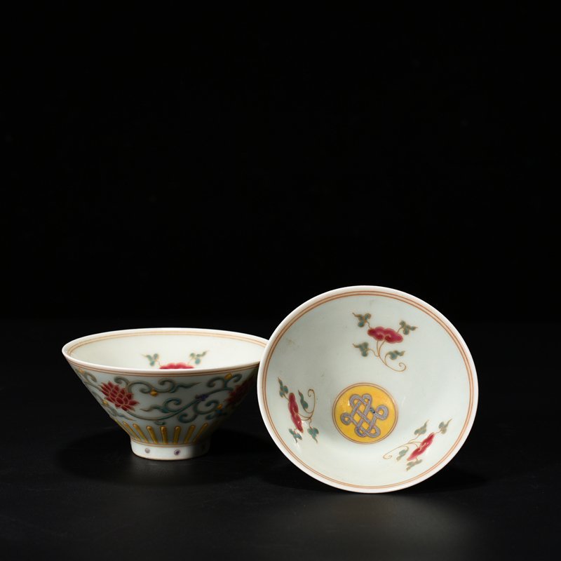 Ming Dynasty Xuande multicolored gold-painted bamboo hat bowl with lotus pattern