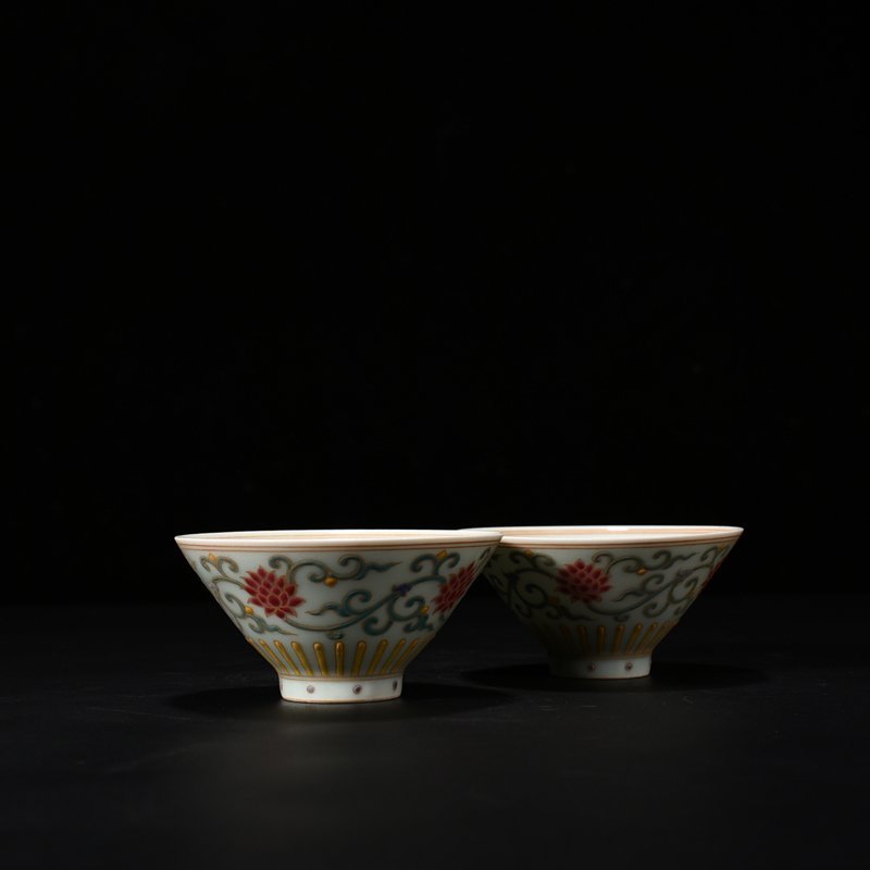 Ming Dynasty Xuande multicolored gold-painted bamboo hat bowl with lotus pattern