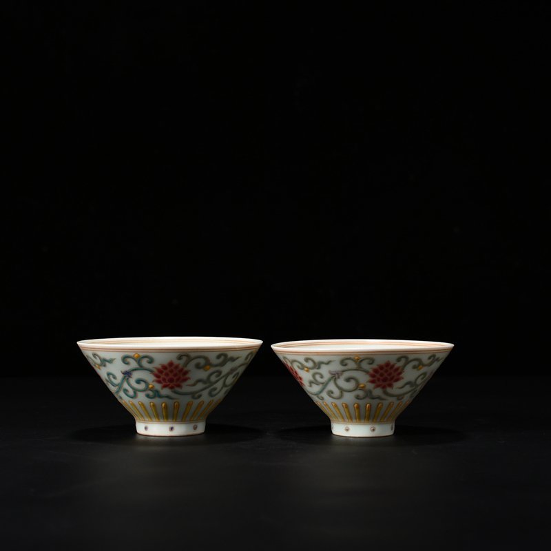Ming Dynasty Xuande multicolored gold-painted bamboo hat bowl with lotus pattern
