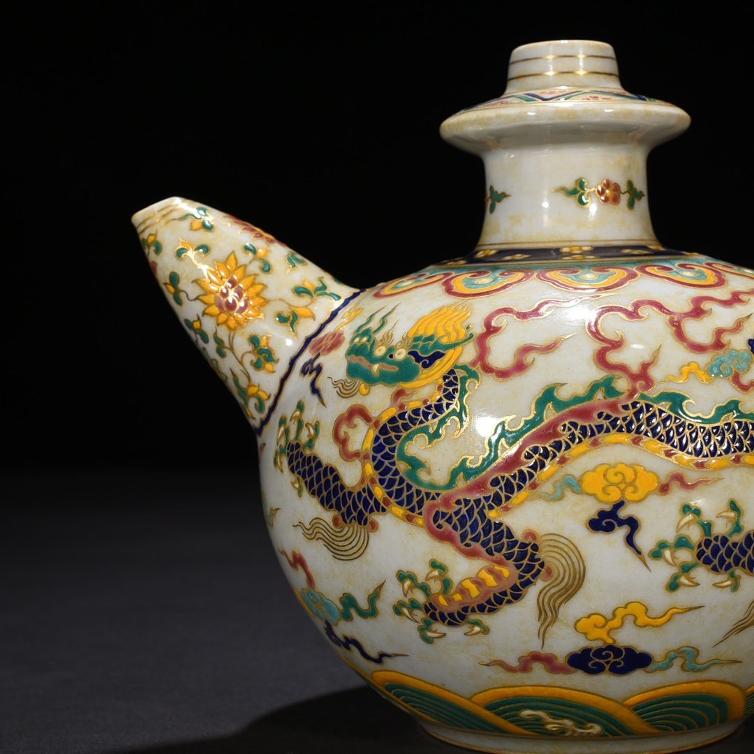 Ming Dynasty Xuande five-color gold-plated military holder