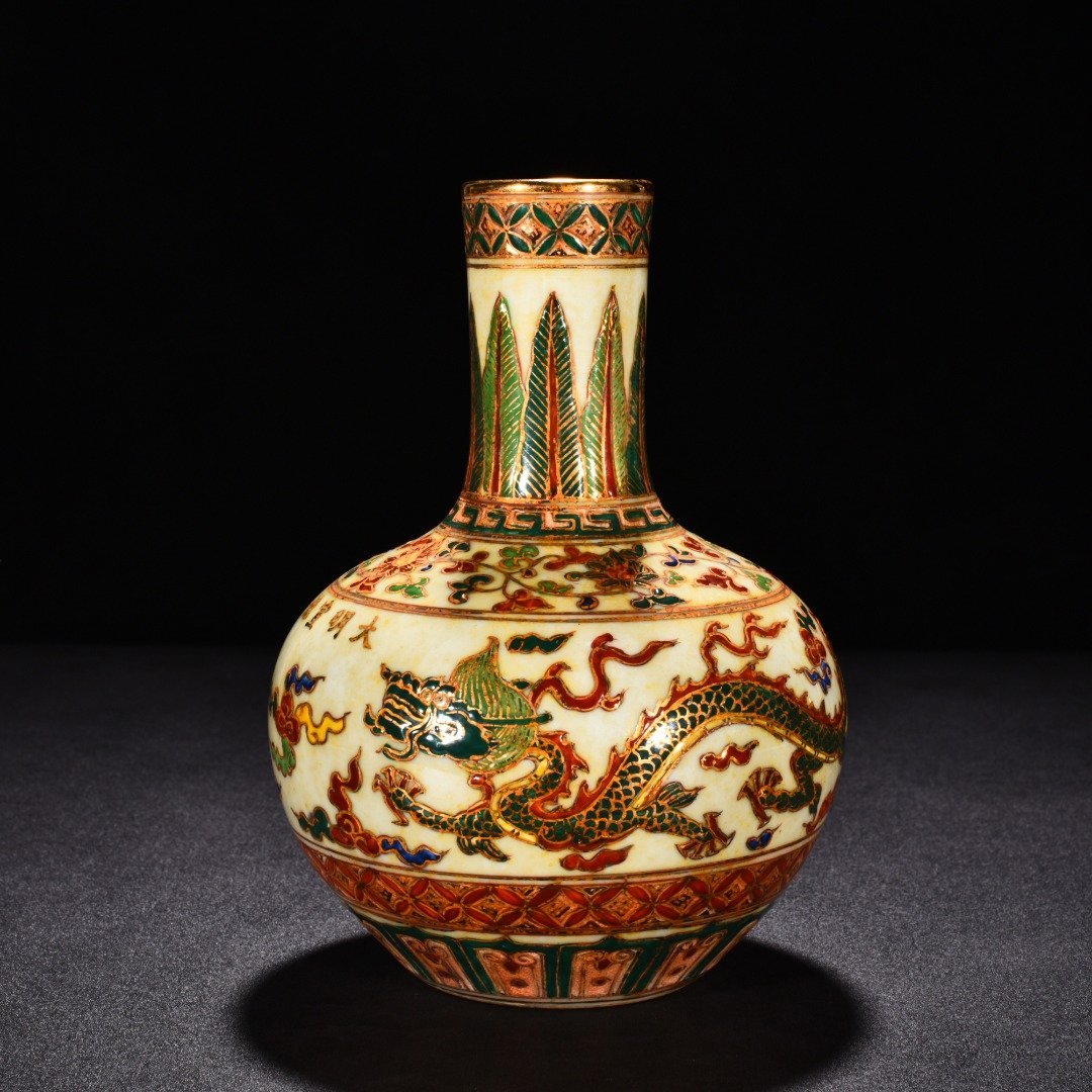 Ming Dynasty Xuande five-color celestial vase with gold dragon and phoenix patterns