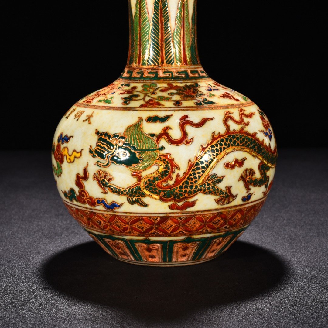 Ming Dynasty Xuande five-color celestial vase with gold dragon and phoenix patterns