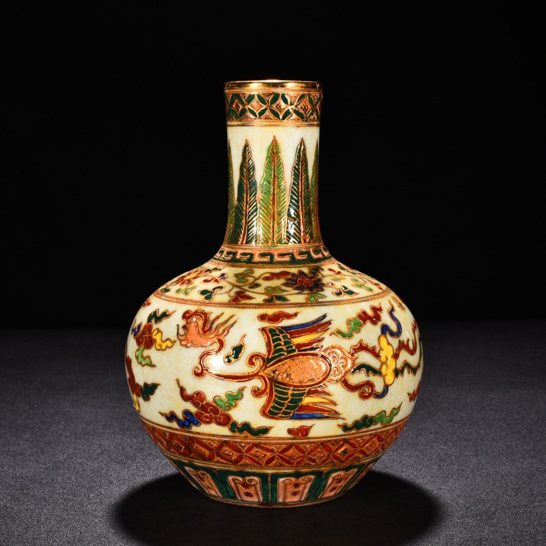 Ming Dynasty Xuande five-color celestial vase with gold dragon and phoenix patterns