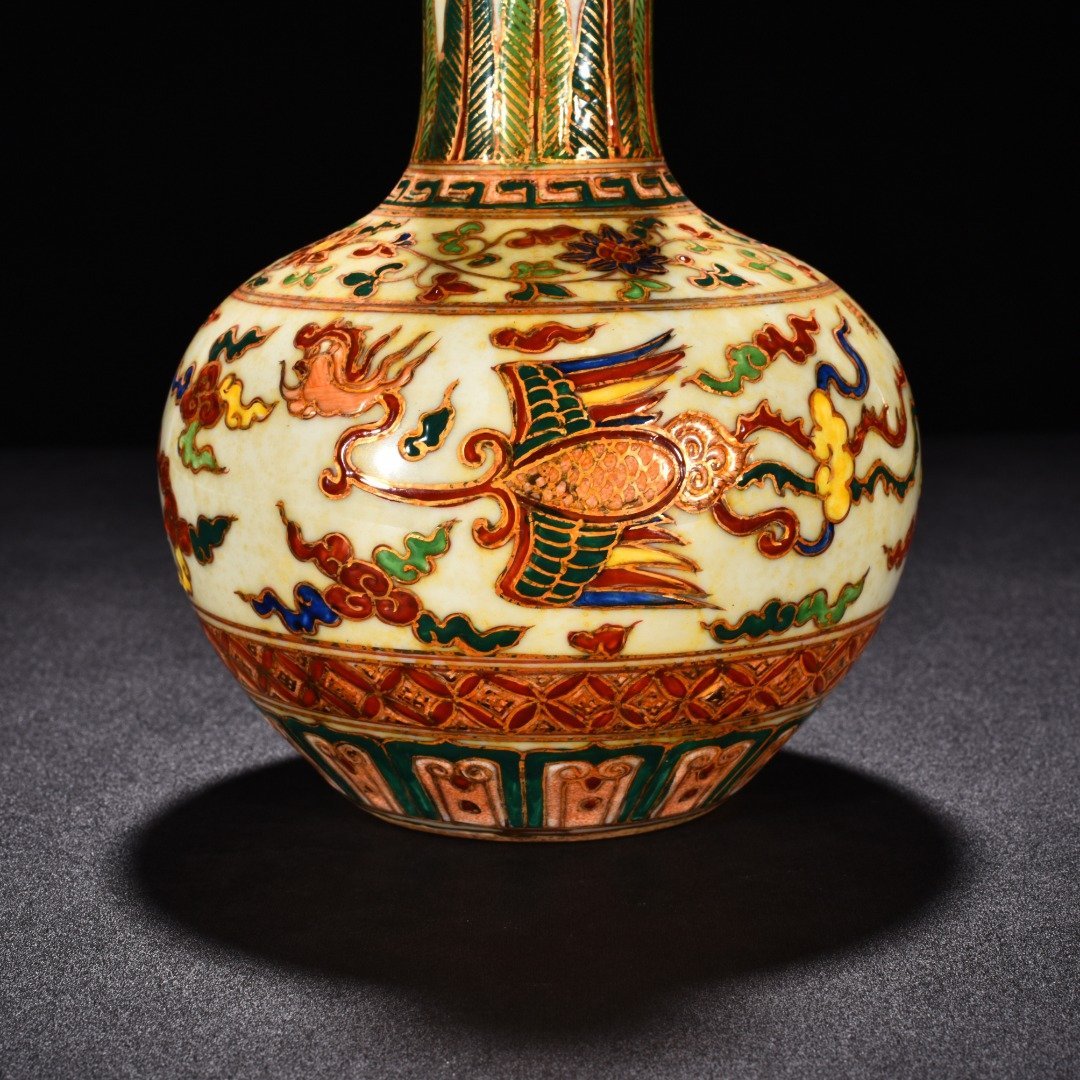 Ming Dynasty Xuande five-color celestial vase with gold dragon and phoenix patterns