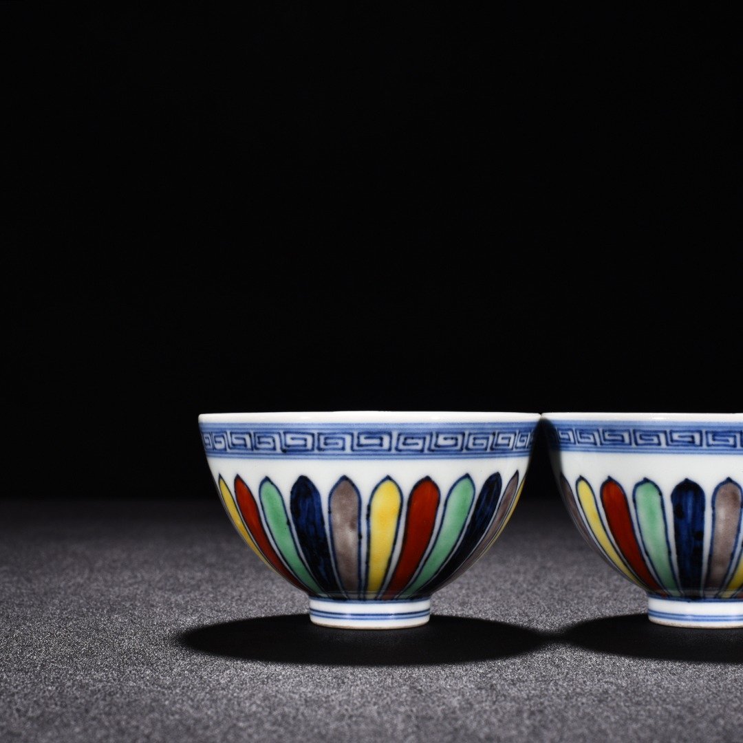 Ming Dynasty Xuande multicolored chrysanthemum flower pattern chicken heart cup