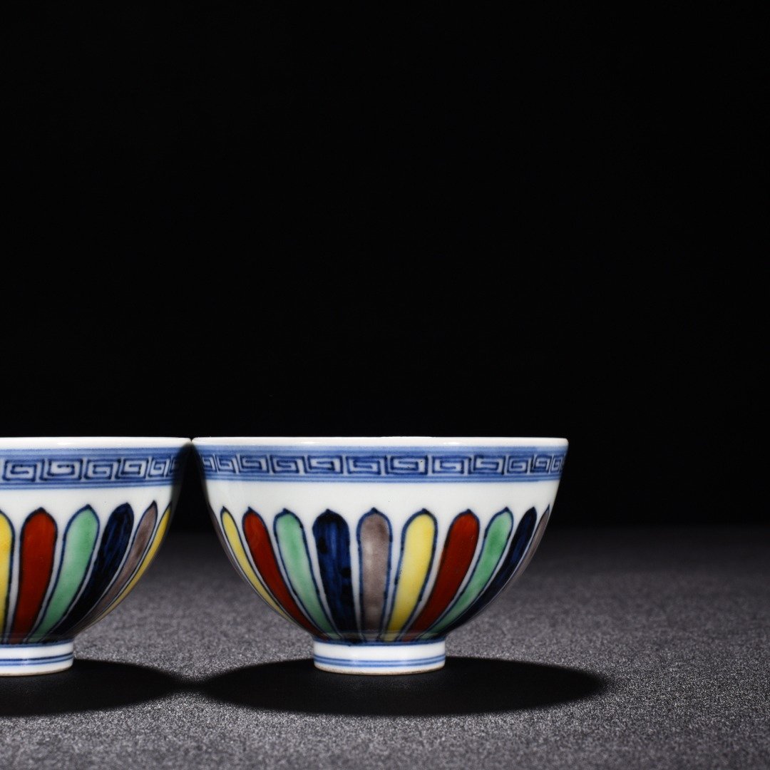 Ming Dynasty Xuande multicolored chrysanthemum flower pattern chicken heart cup