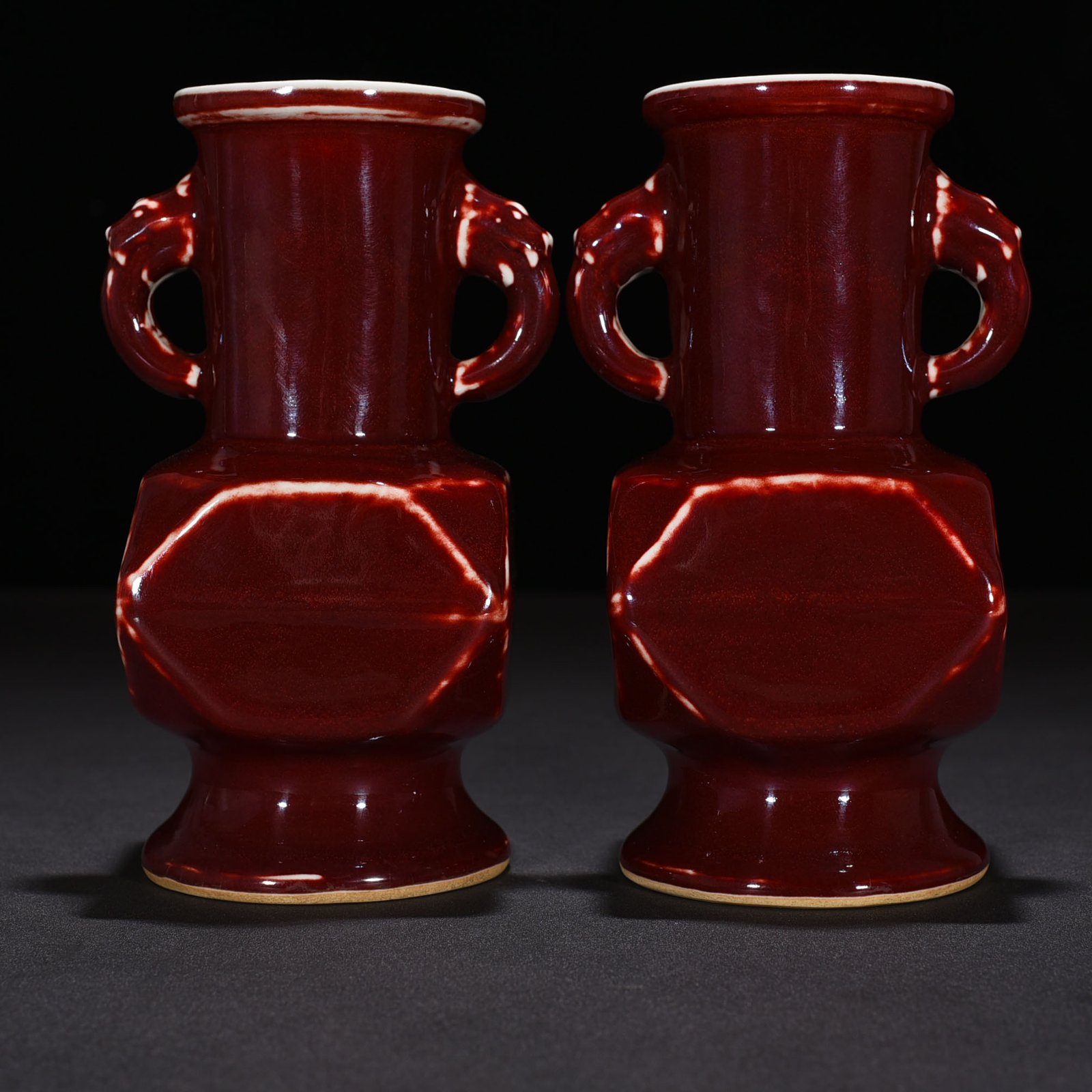 Ming Dynasty Xuande ruby ​​red glazed Japanese horn vase